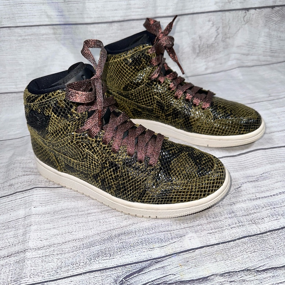 Air Jordan 1 High Premium Snakeskin in Olive / Phantom size 7 women’s